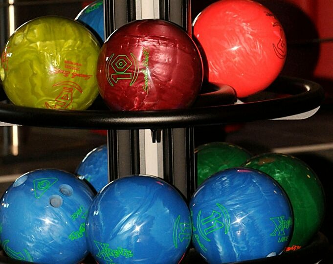 beginnerbowlingtips De Quoi Sont Faites Les Boules De Bowling Meilleurs Materiaux De Balle